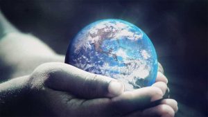 دانلود فوتیج چرخش زمین در میان دست Earth Spin In Hands