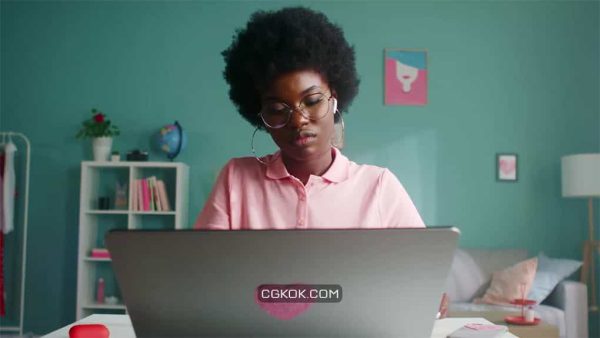 فوتیج کار کردن دانش آموز دختر با لپ تاپ Female Student Working On Laptop