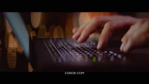 فوتیج دست روی صفحه کلید لپ تاپ در شب Hands On Laptop Keyboard At Night