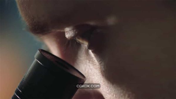فوتیج نگاه دانشمند به میکروسکوپ Scientist Looks Into Microscope